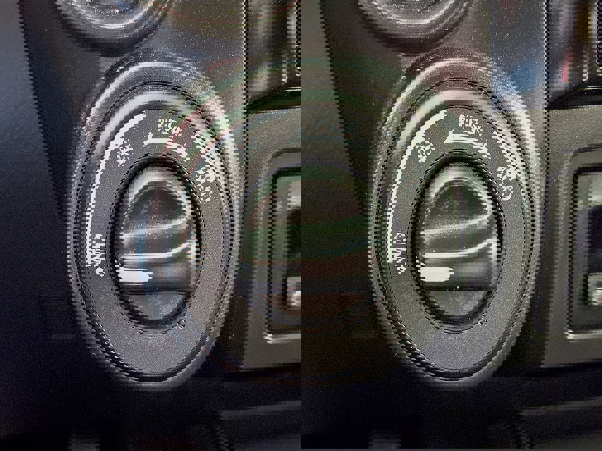 Used 2024 Nissan Titan PRO-4X w/ Pro-4x Convenience Package image 5