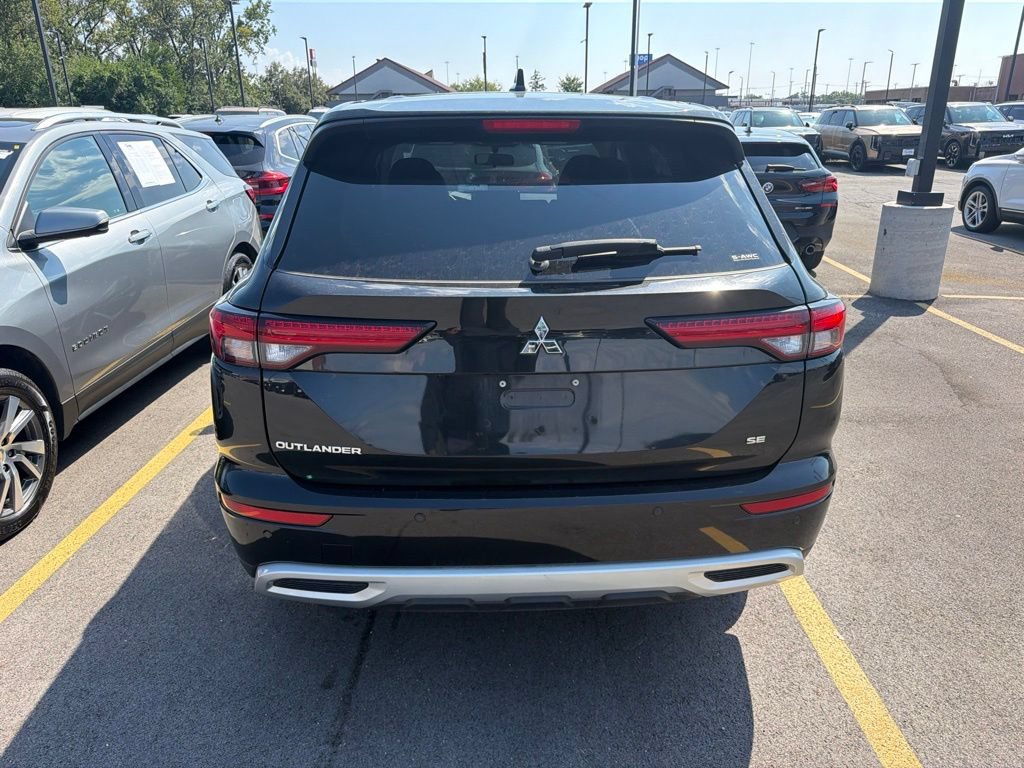 Used 2024 Mitsubishi Outlander SE AWD/4WD image 5