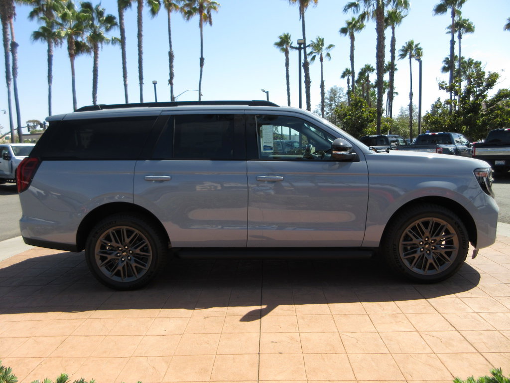 New 2026 Ford Expedition Platinum w/ Stealth Appearance Package AWD/4WD image 5