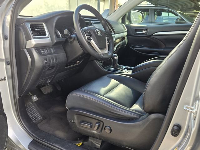 Used 2019 Toyota Highlander XLE image 14