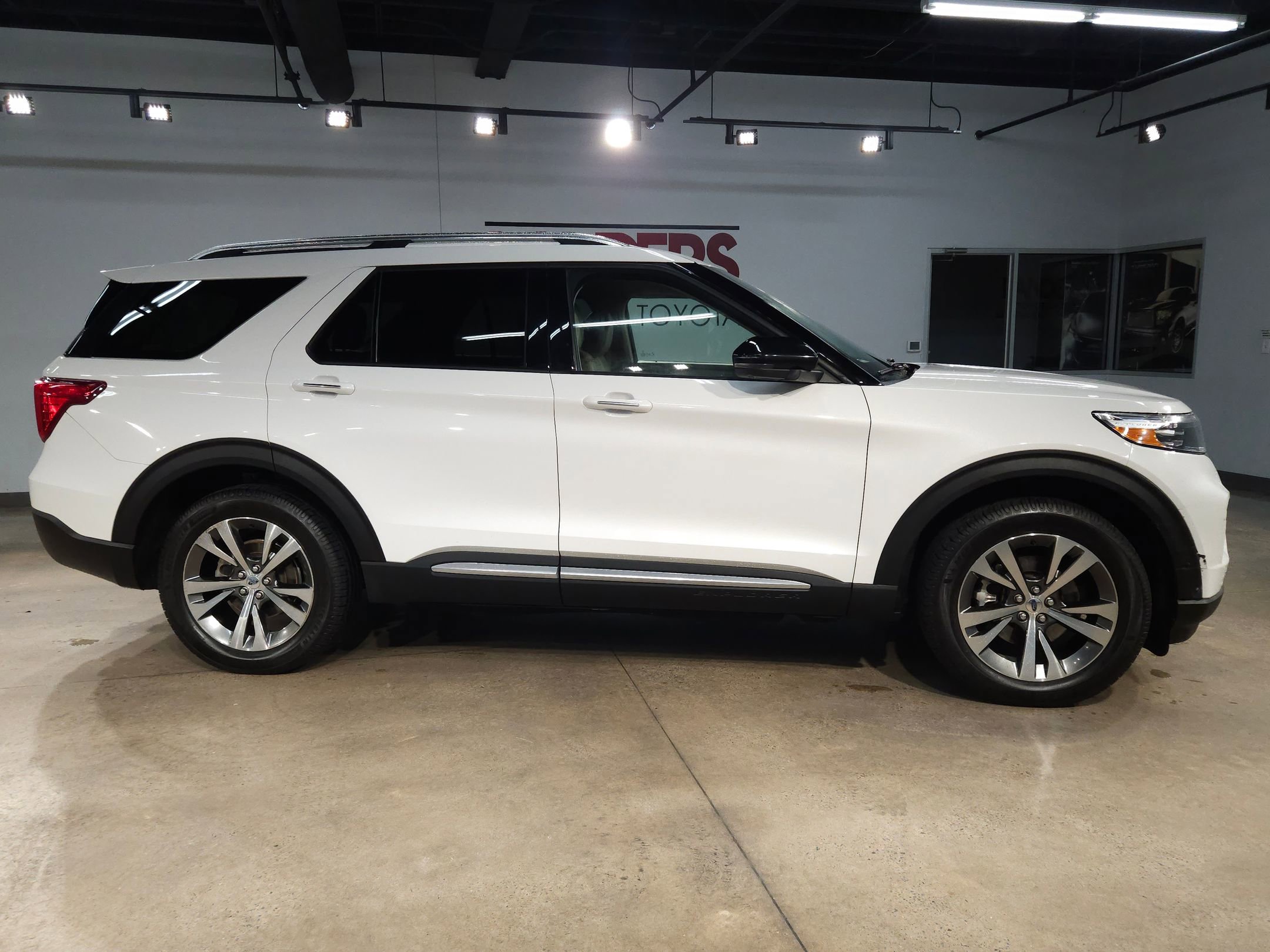 Used 2020 Ford Explorer Platinum image 8