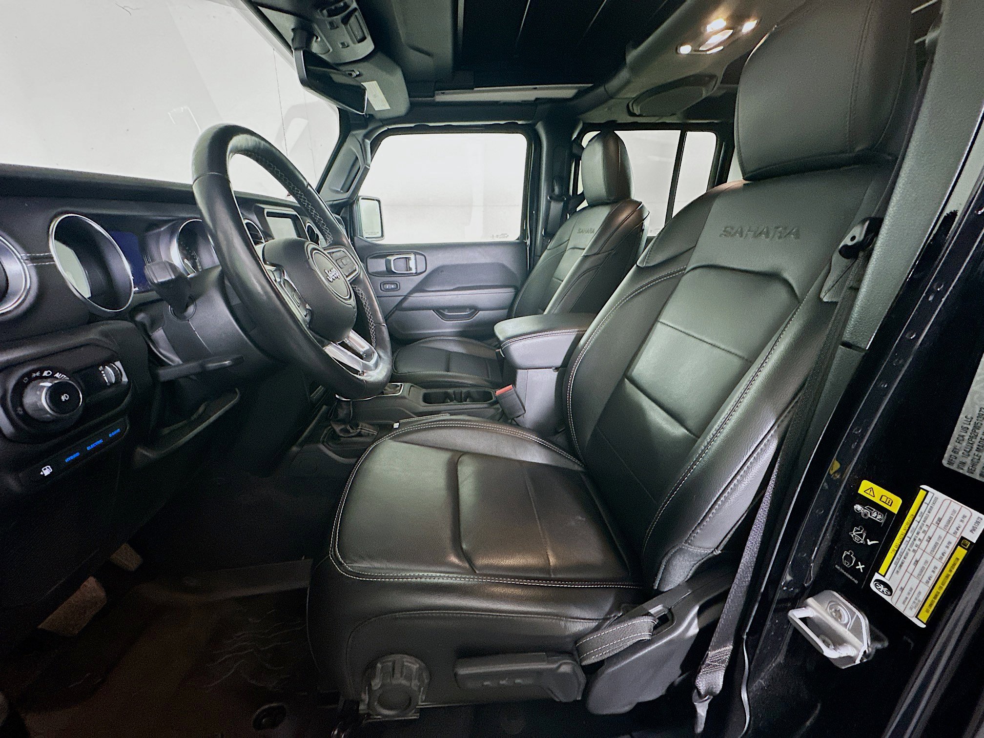 Used 2023 Jeep Wrangler Sahara w/ Cold Weather Group image 13