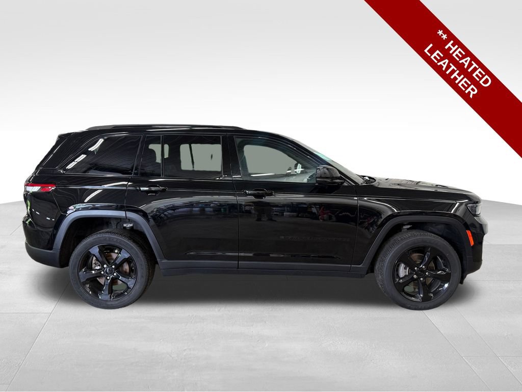 Used 2024 Jeep Grand Cherokee Altitude AWD/4WD image 9