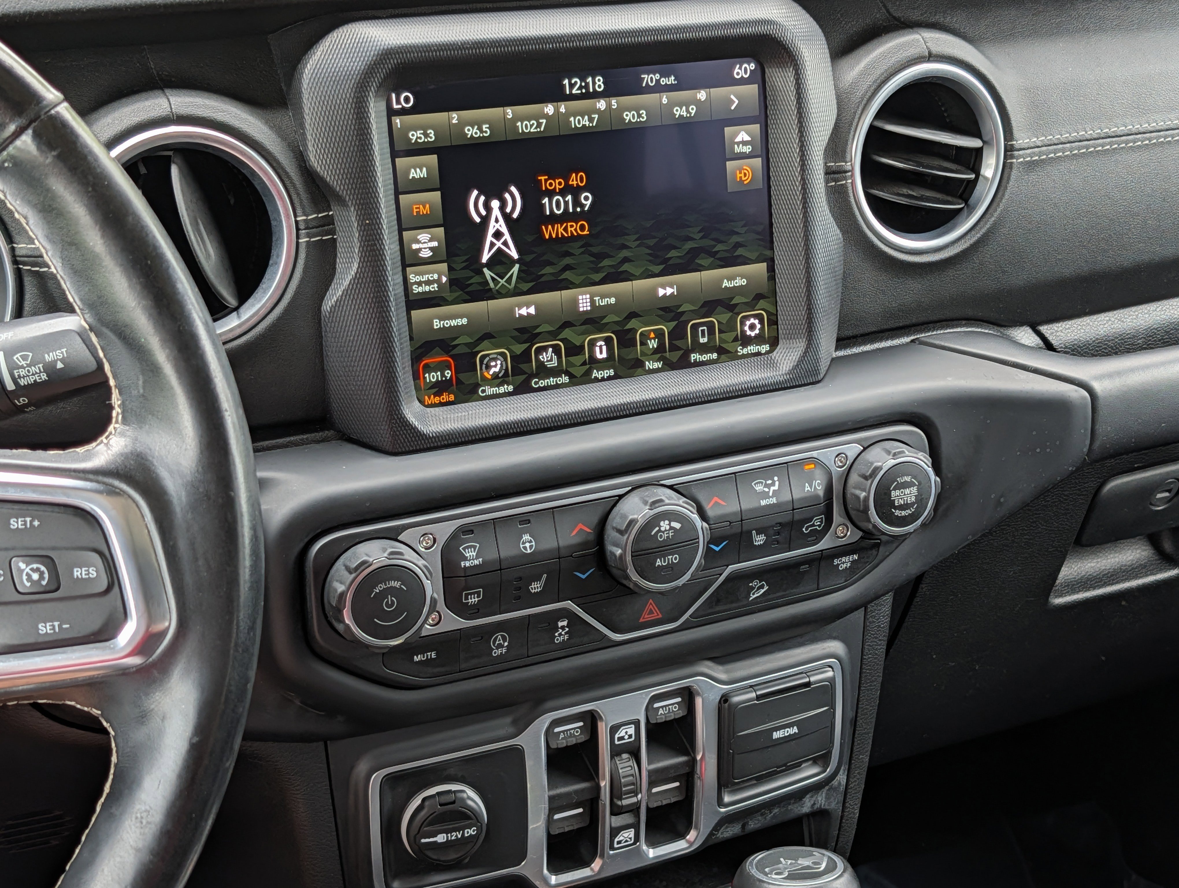 Used 2018 Jeep Wrangler Unlimited Sahara image 17