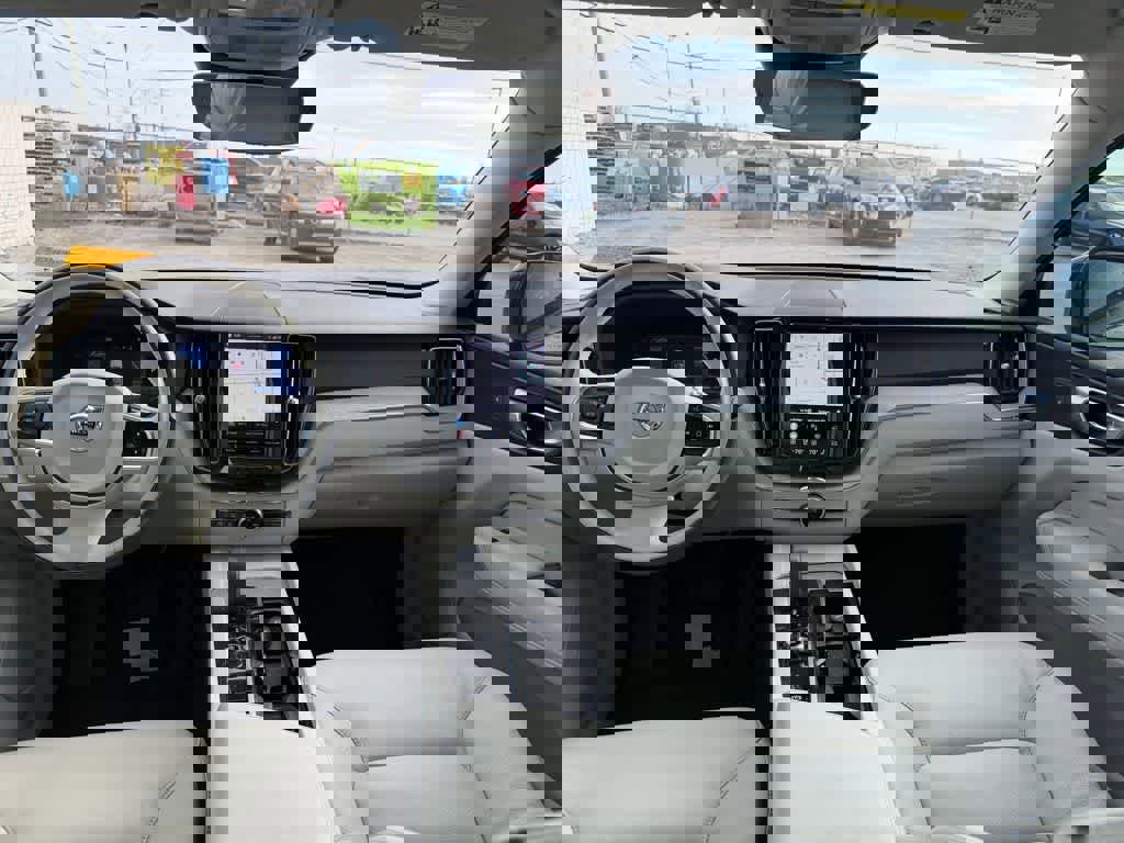 Used 2024 Volvo XC60 B5 Plus w/ Protection Package Premier image 21