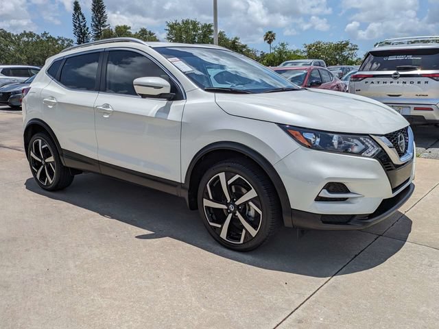 Used 2022 Nissan Rogue Sport SL FWD image 2