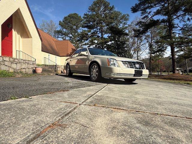 Used 2011 Cadillac DTS FWD image 21