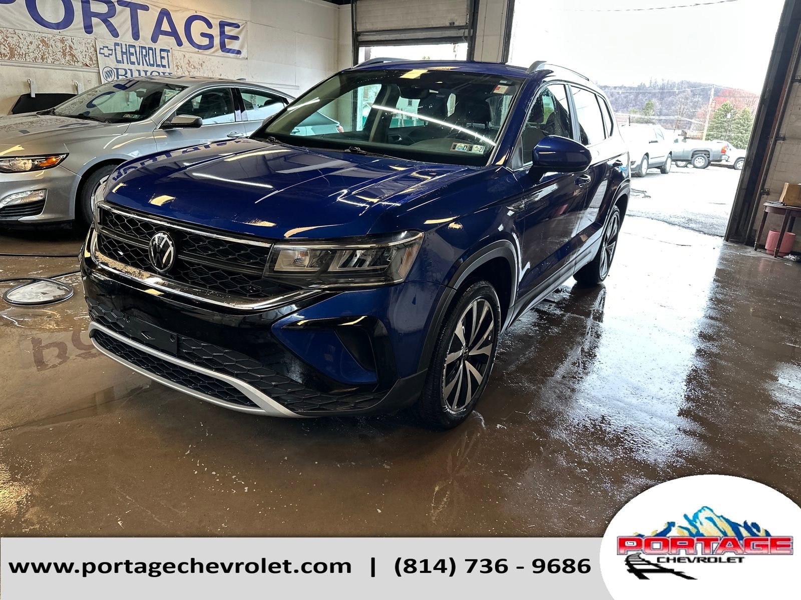 Used 2024 Volkswagen Taos SE image 1