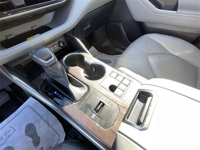 Used 2023 Toyota Highlander Limited image 24