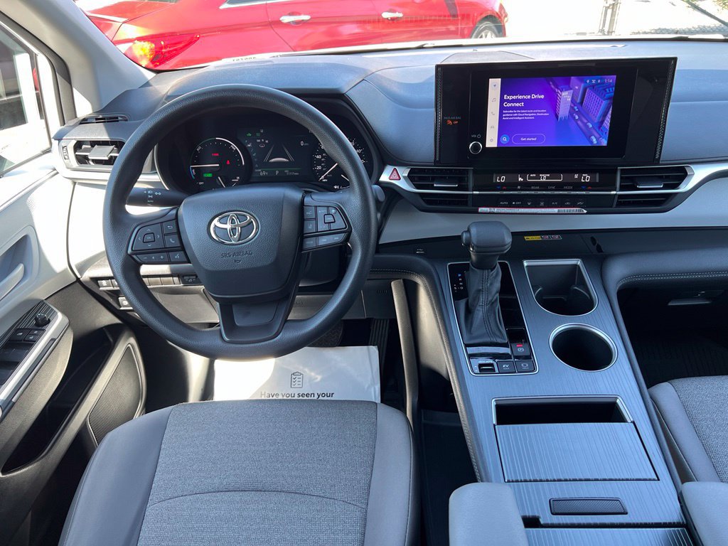 Certified 2026 Toyota Sienna LE AWD/4WD image 32