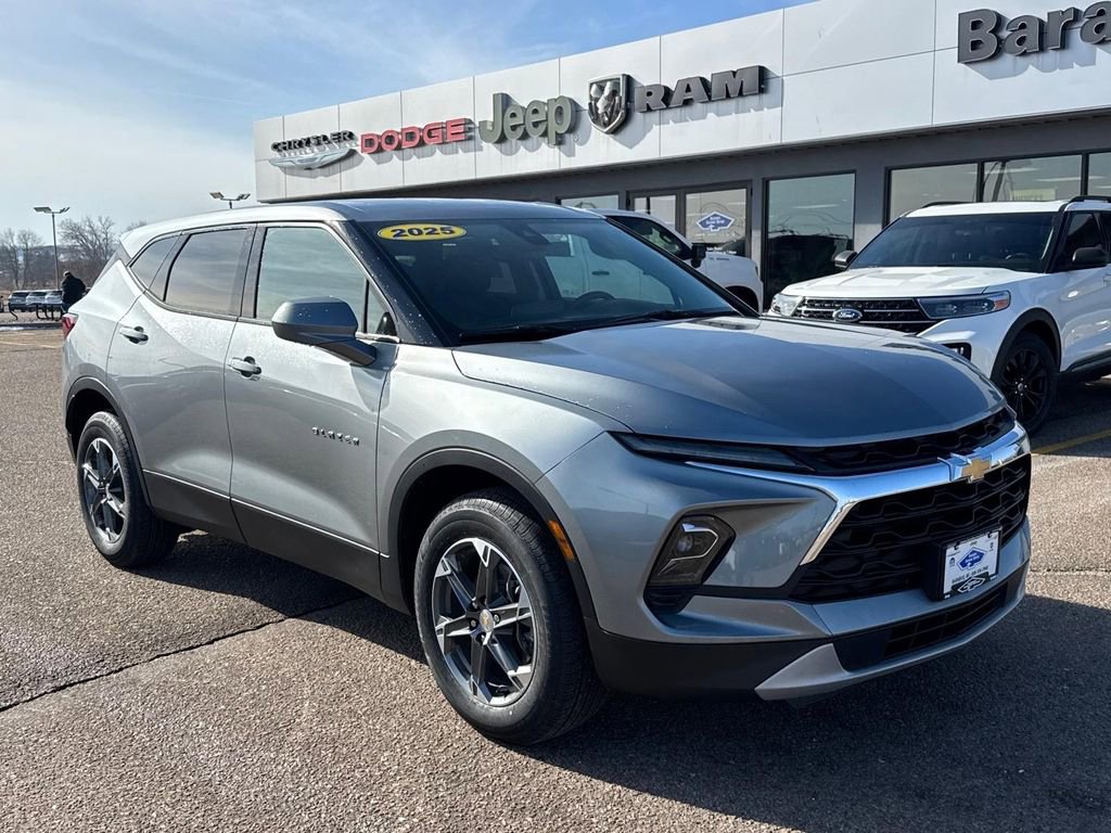 Used 2025 Chevrolet Blazer LT AWD/4WD image 1