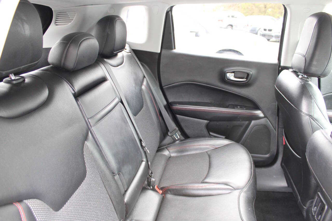 Used 2019 Jeep Compass Trailhawk AWD/4WD image 18