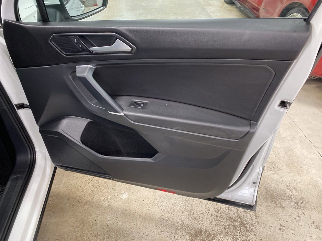 Used 2018 Volkswagen Tiguan SEL w/ 3rd Row Seat Package image 24