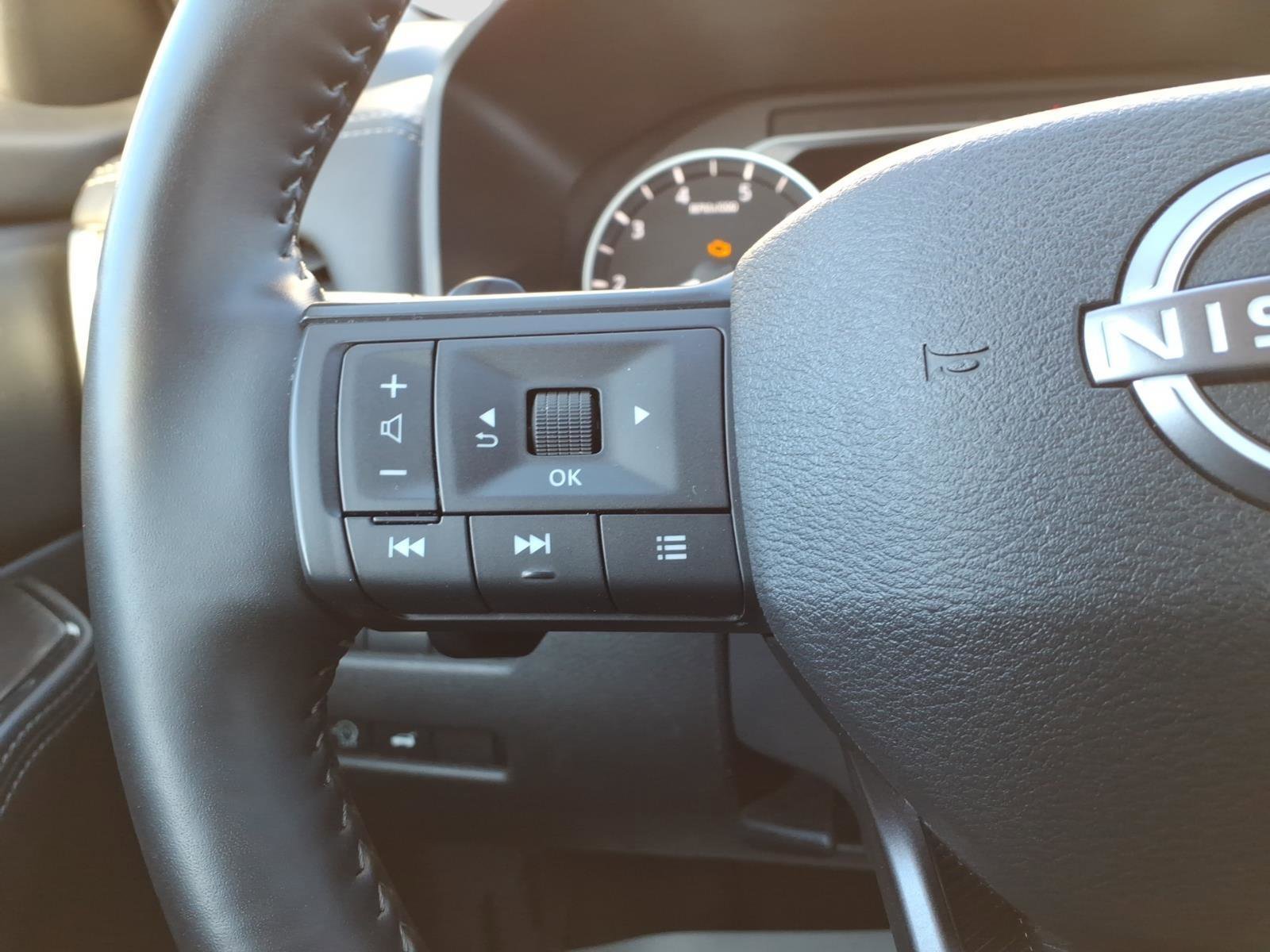 Certified 2025 Nissan Rogue SV image 21