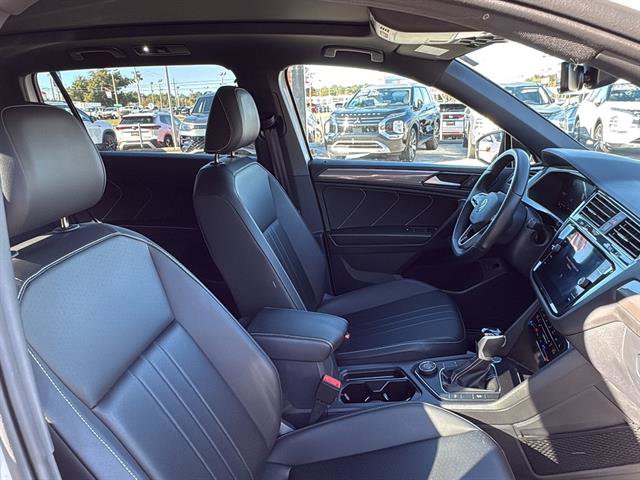 Certified 2024 Volkswagen Tiguan SE R-Line image 9