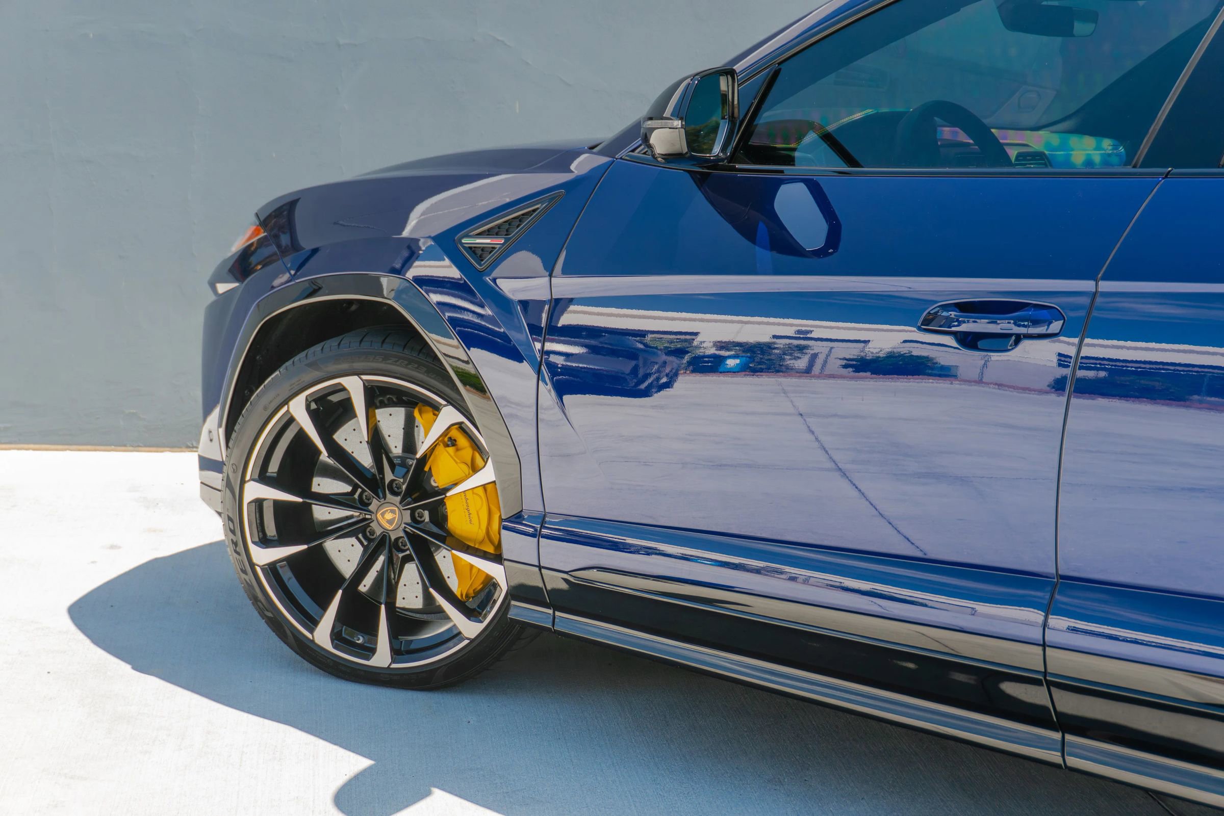 Used 2021 Lamborghini Urus AWD/4WD image 44