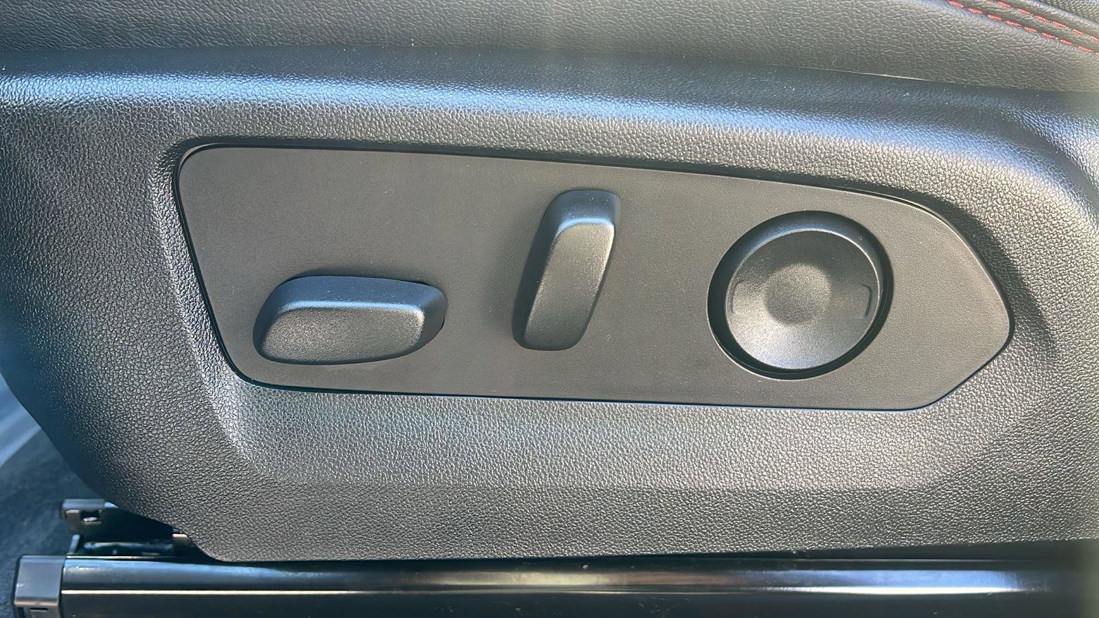 Used 2023 GMC Canyon AT4X image 11