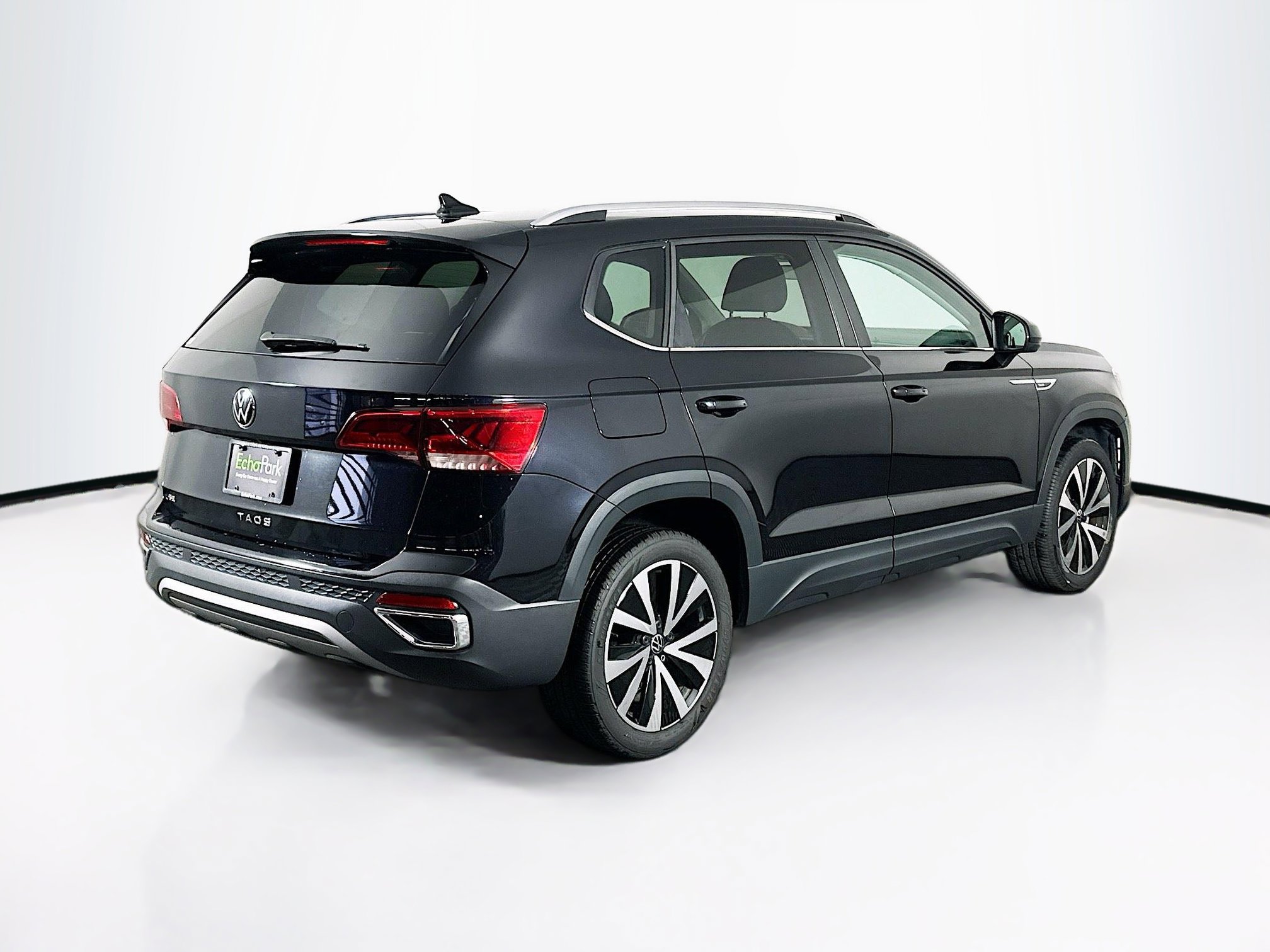 Used 2024 Volkswagen Taos SE image 9