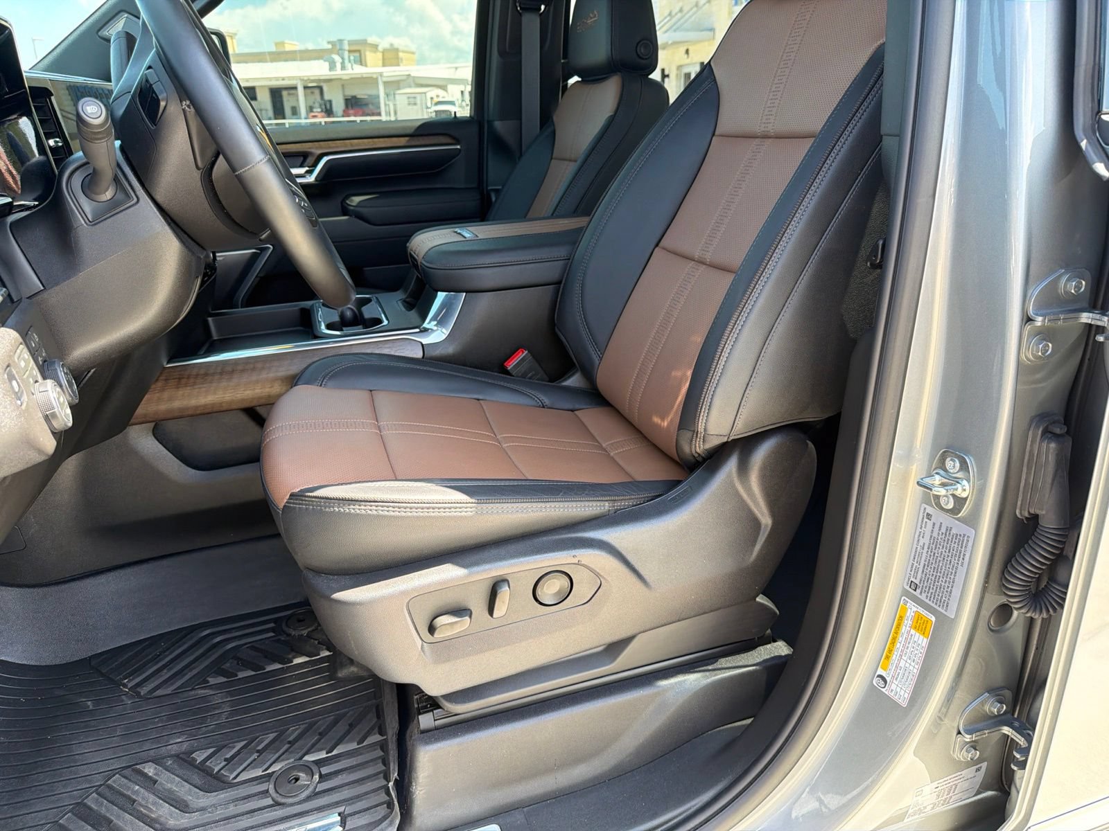 Used 2026 Chevrolet Silverado 2500 High Country w/ High Country Premium Package AWD/4WD image 24