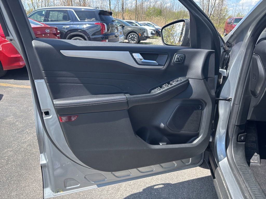 Used 2022 Ford Escape SEL w/ Technology Package FWD image 21