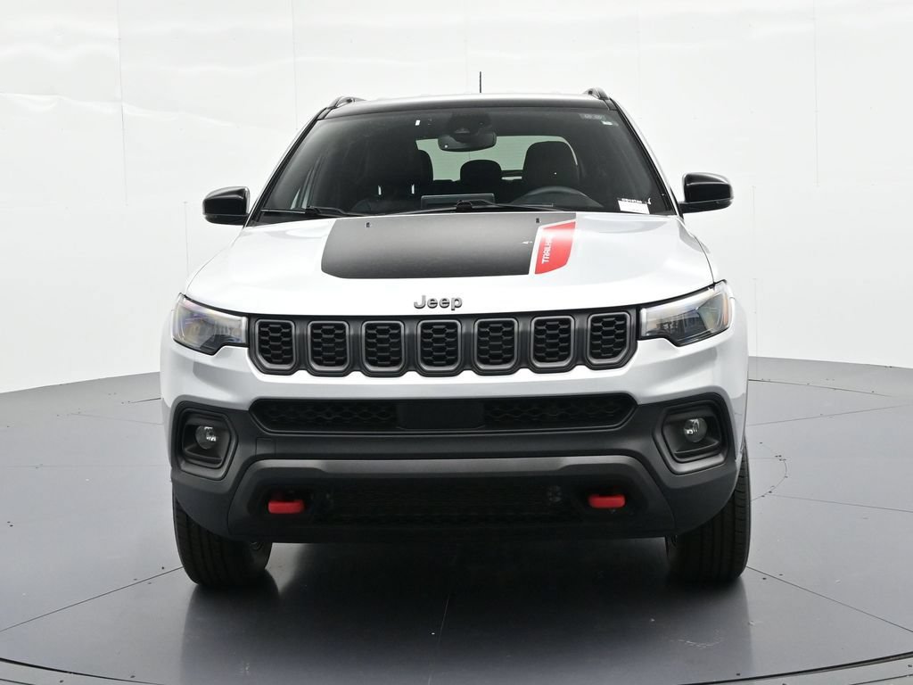 Used 2025 Jeep Compass Trailhawk AWD/4WD image 2