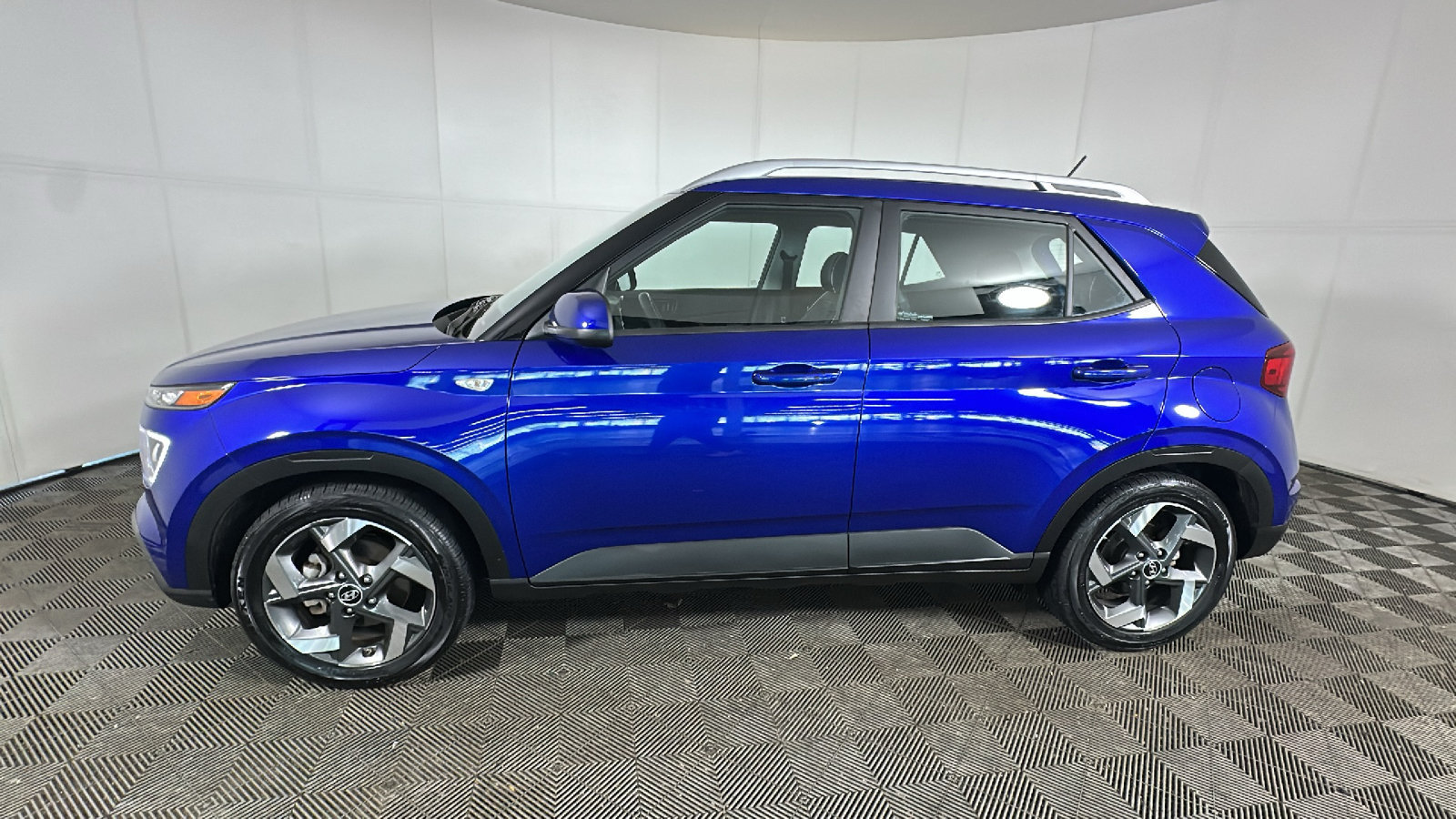 Certified 2023 Hyundai Venue Limited FWD image 7