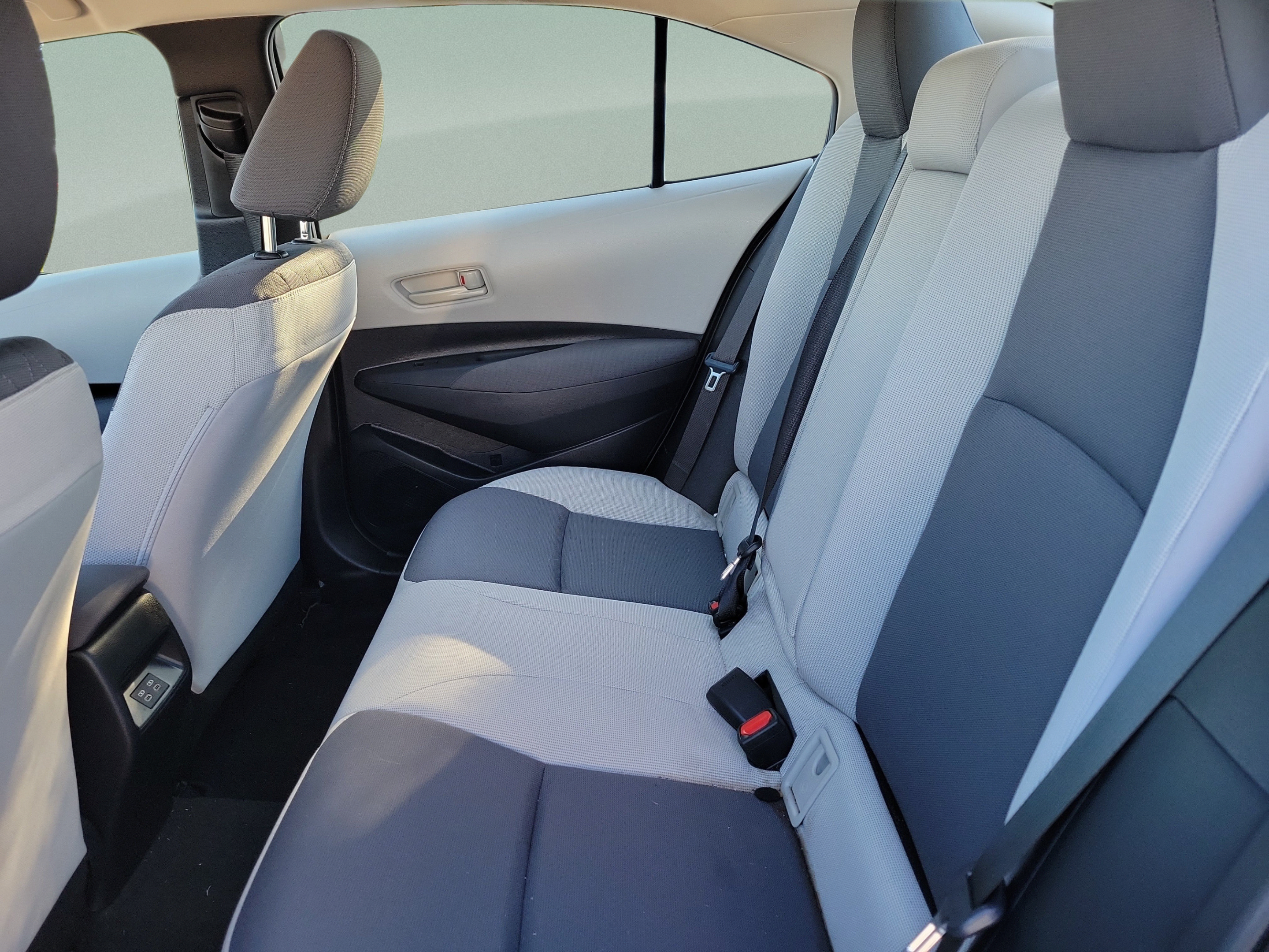 Used 2024 Toyota Corolla LE FWD image 6