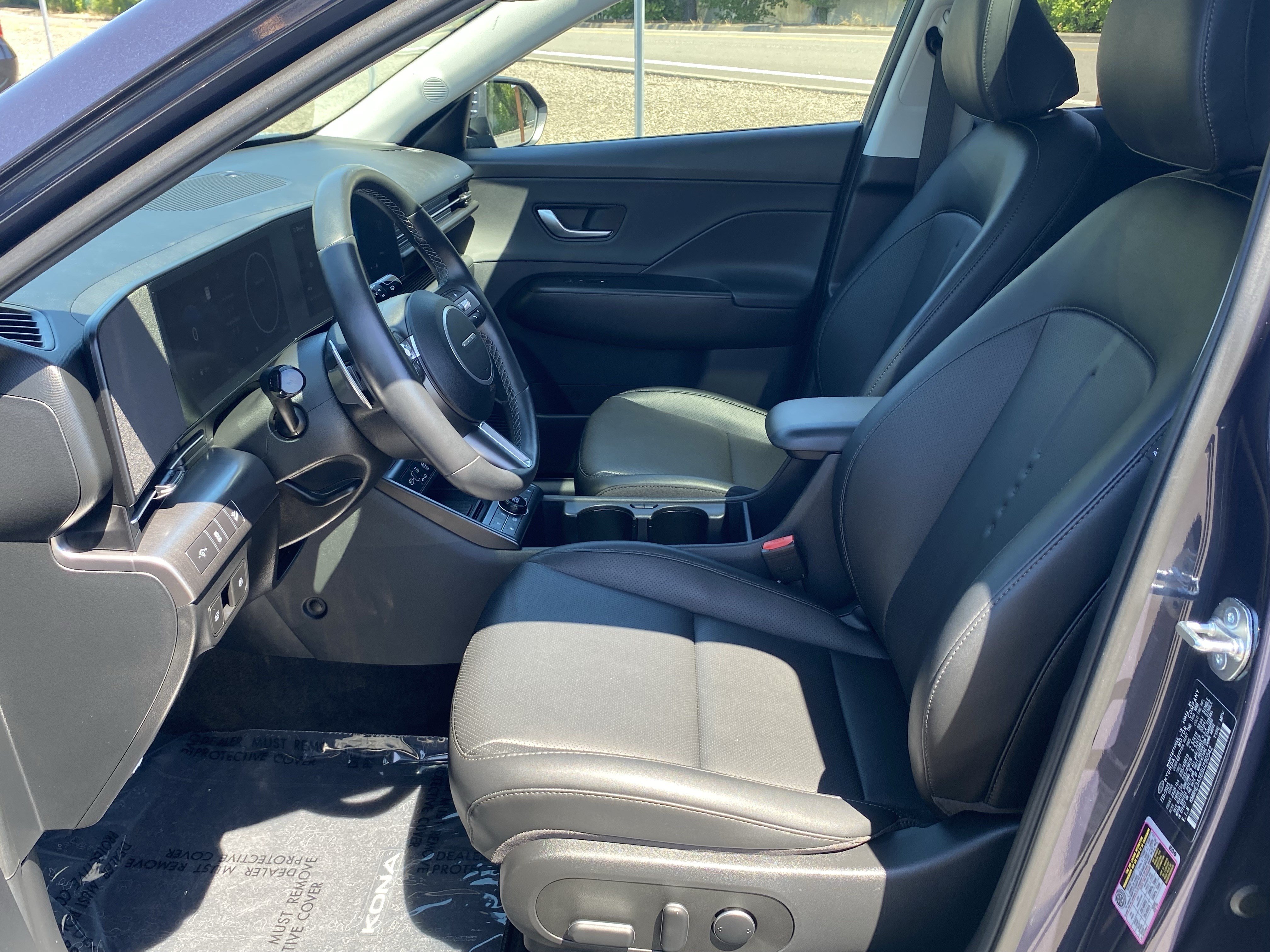 Certified 2025 Hyundai Kona Limited FWD image 11