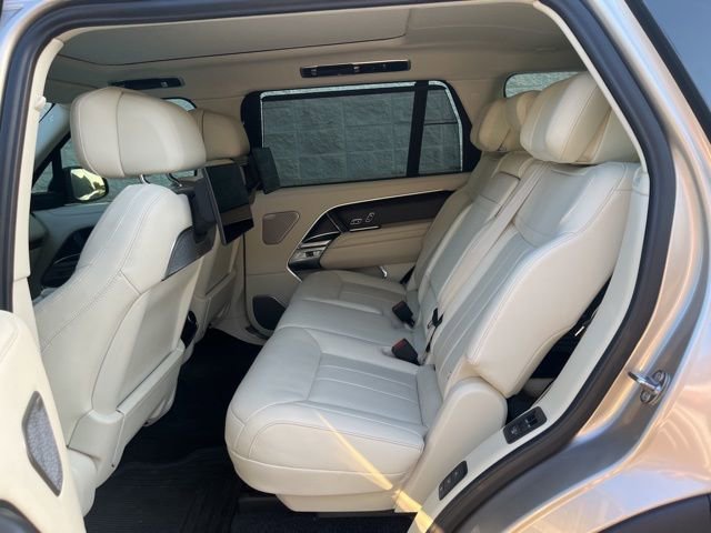 Used 2024 Land Rover Range Rover Long Wheelbase Autobiography image 9