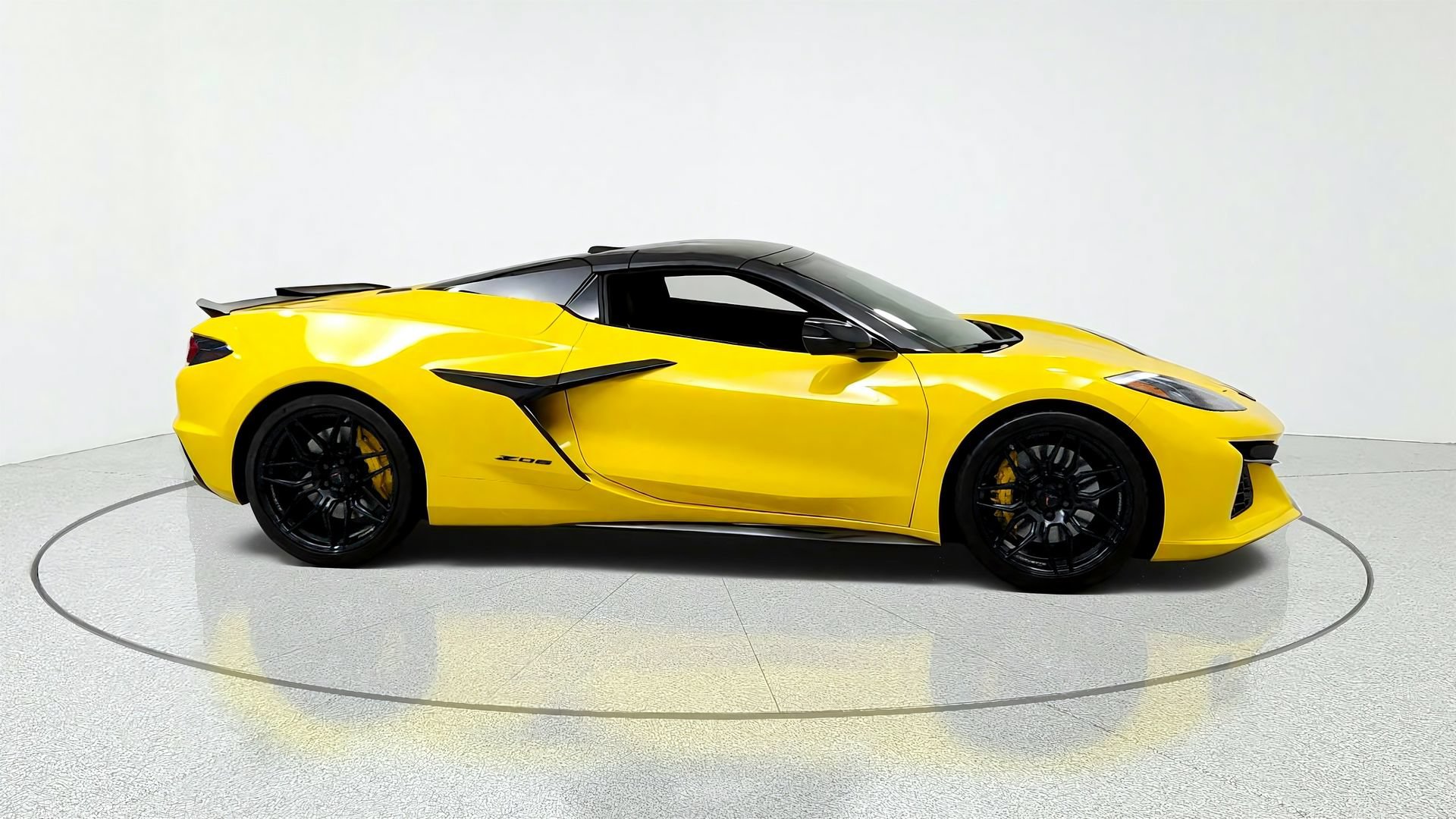 Used 2025 Chevrolet Corvette Z06 w/ Stealth Interior Trim Package RWD image 6