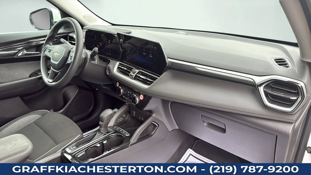 Used 2025 Chevrolet TrailBlazer LT AWD/4WD image 33