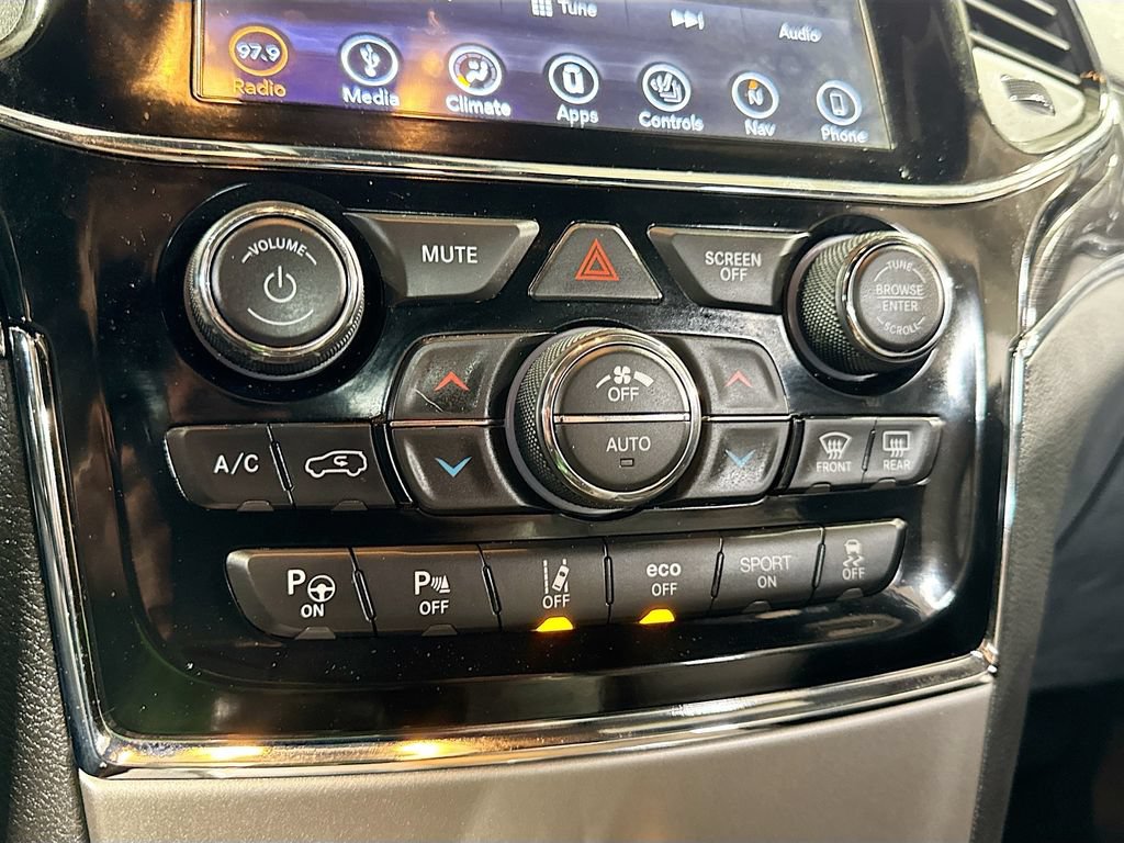 Used 2019 Jeep Grand Cherokee Trailhawk w/ Trailhawk Luxury Group AWD/4WD image 29