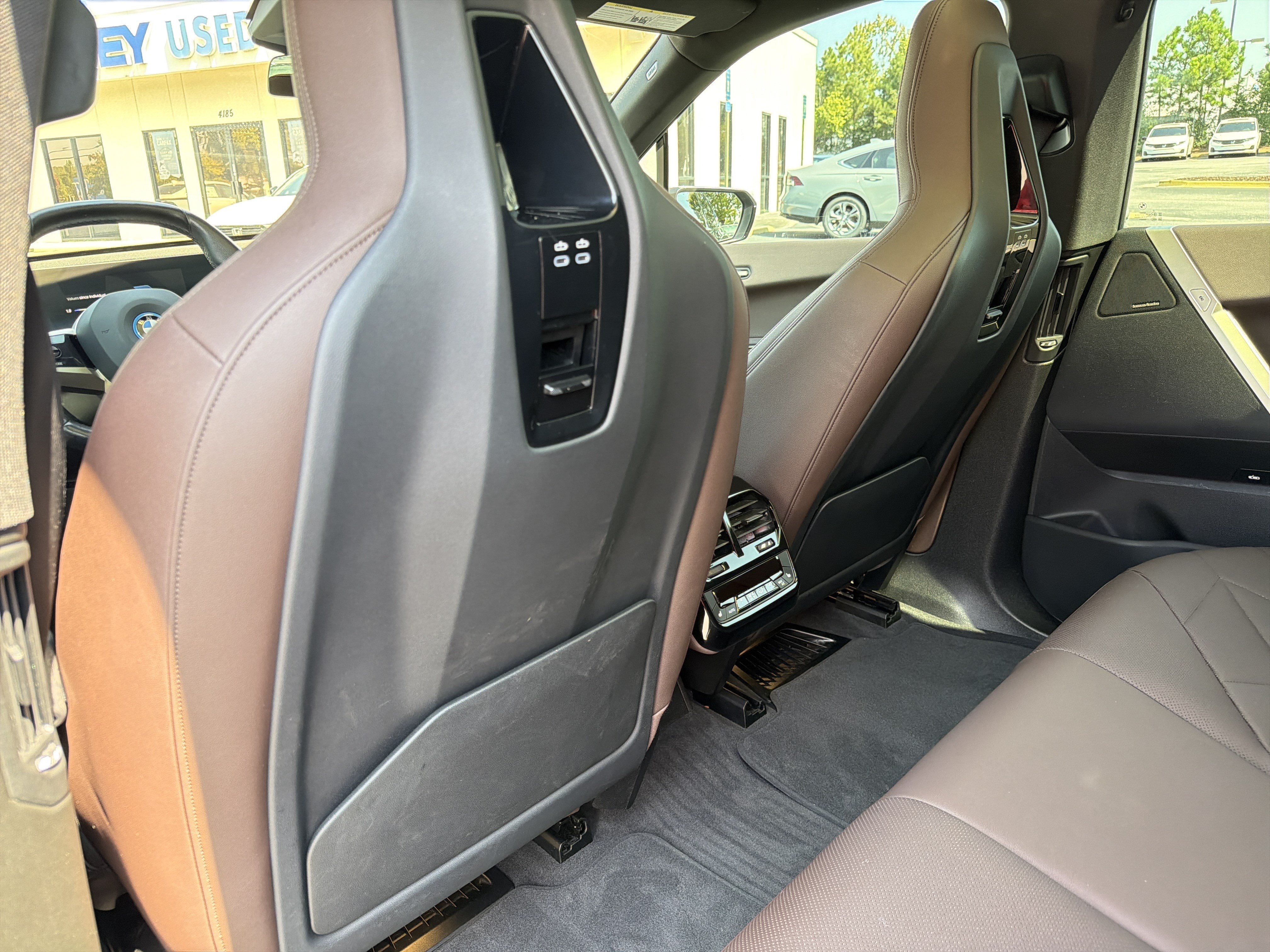 Used 2023 BMW iX xDrive50 w/ Premium Package AWD/4WD image 19