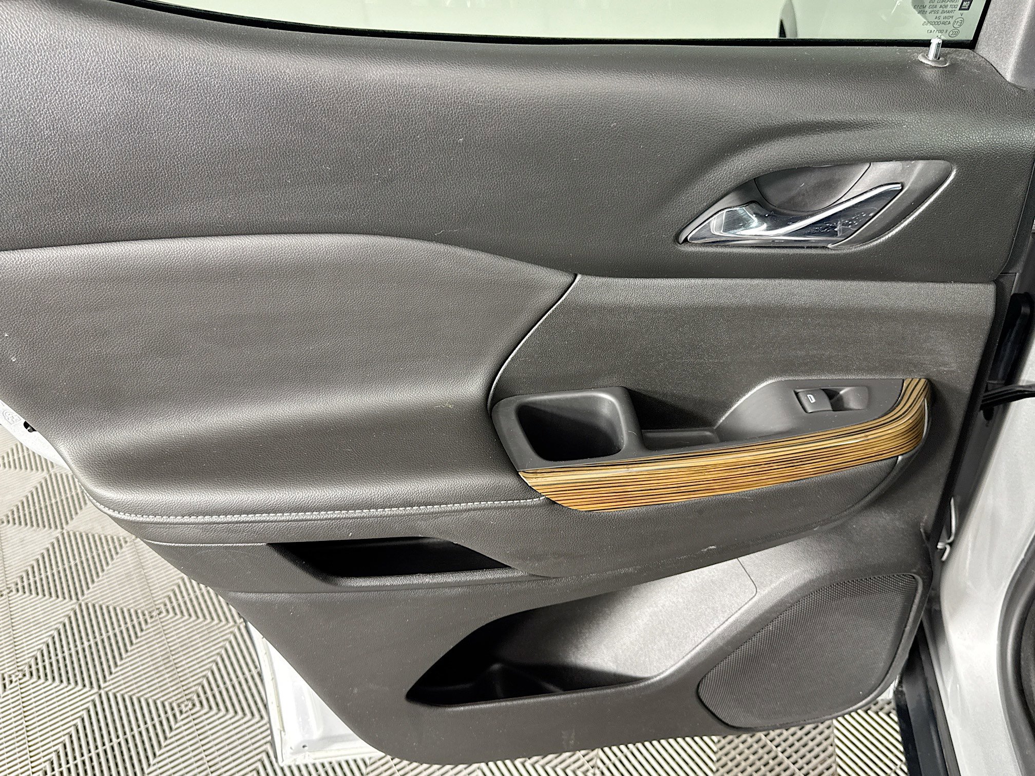 Used 2018 GMC Acadia SLE FWD image 25