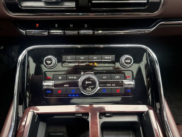 Used 2020 Lincoln Navigator Black Label w/ Cargo Convenience Package image 19