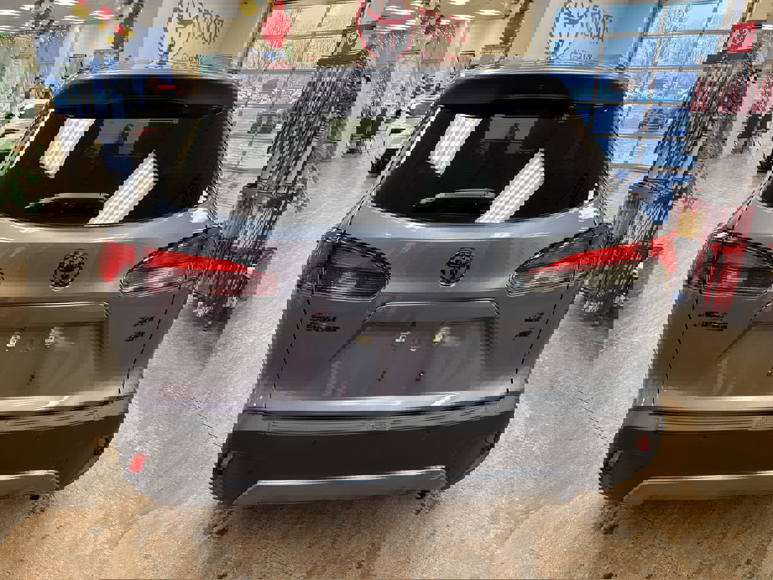 Used 2024 Toyota Corolla Cross XLE w/ Convenience Package image 10