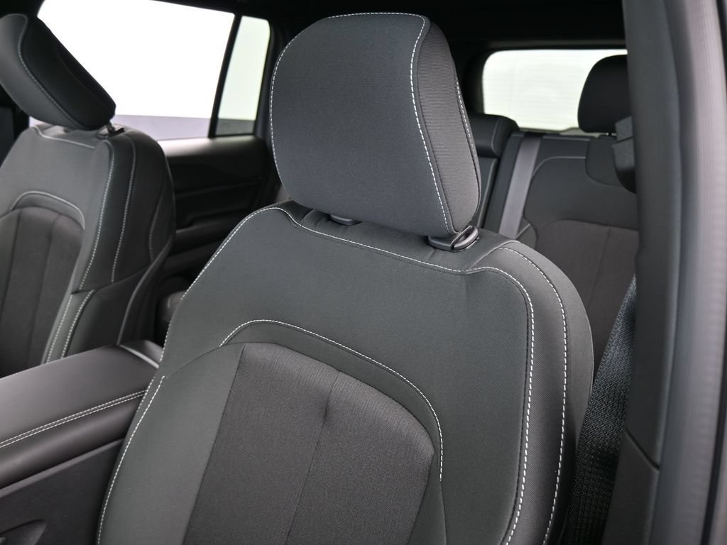 New 2026 Jeep Grand Cherokee Laredo X AWD/4WD image 17