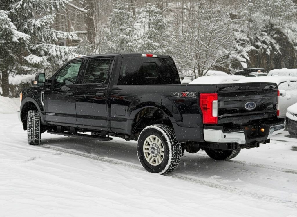 Used 2017 Ford F250 XLT w/ XLT Value Package image 3