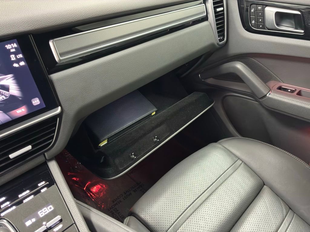 Used 2022 Porsche Cayenne Platinum Edition image 43