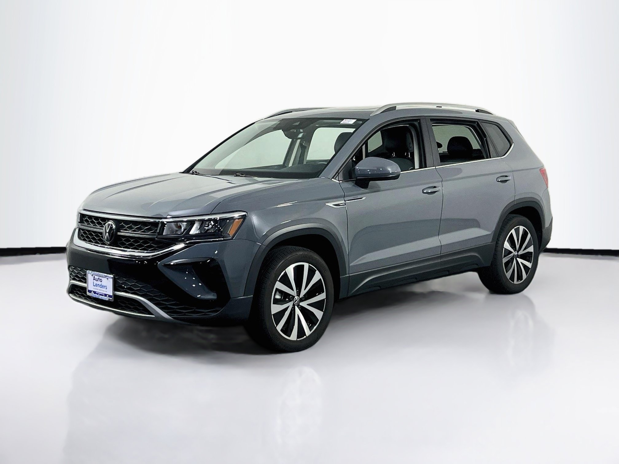 Used 2023 Volkswagen Taos SE AWD/4WD image 1