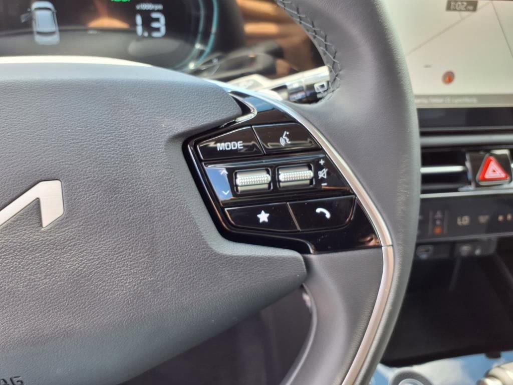 New 2025 Kia Niro EX Touring image 21