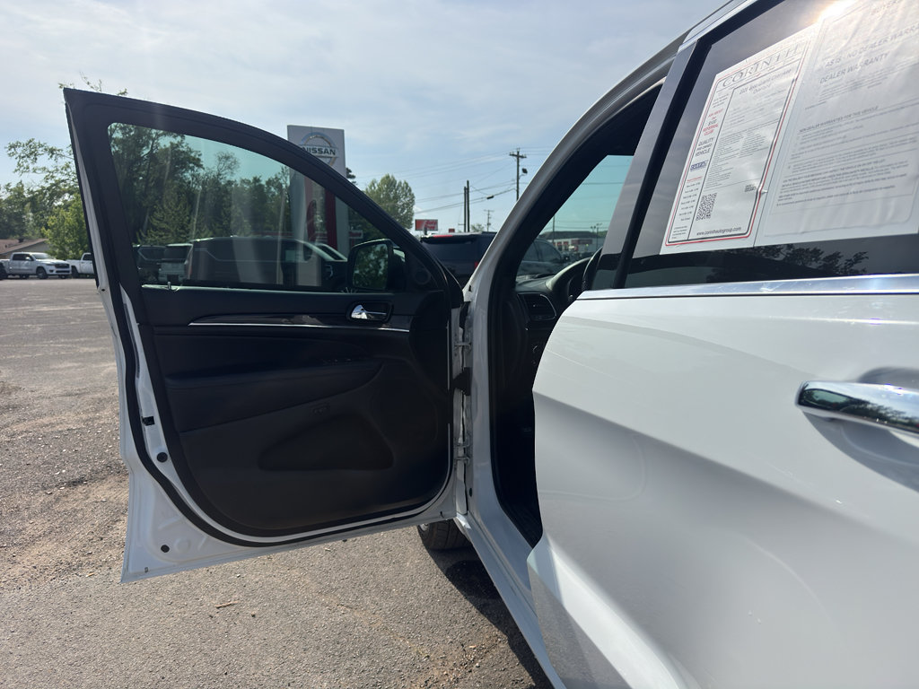 Used 2020 Jeep Grand Cherokee Overland AWD/4WD image 18
