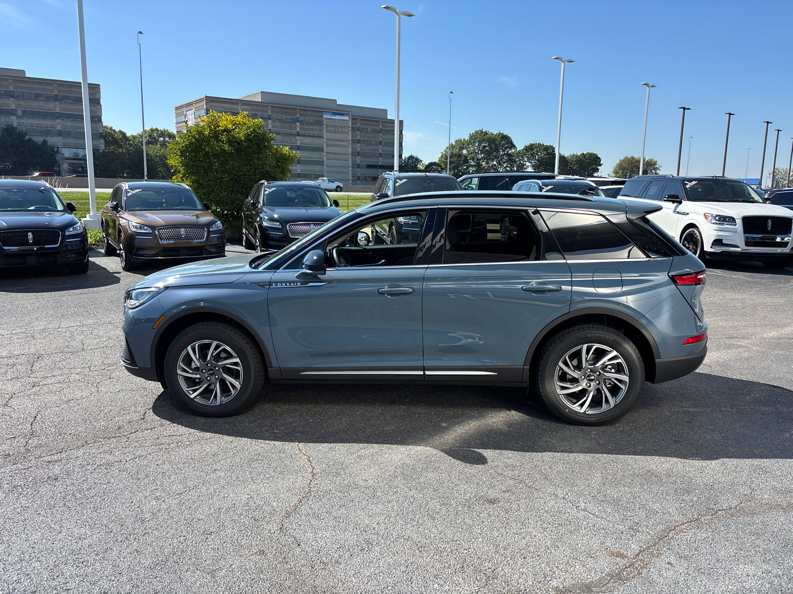 New 2026 Lincoln Corsair Premiere image 4