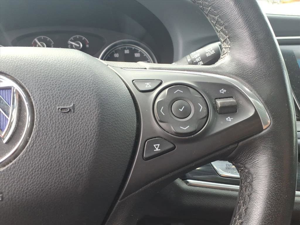 Used 2020 Buick Enclave Essence image 12