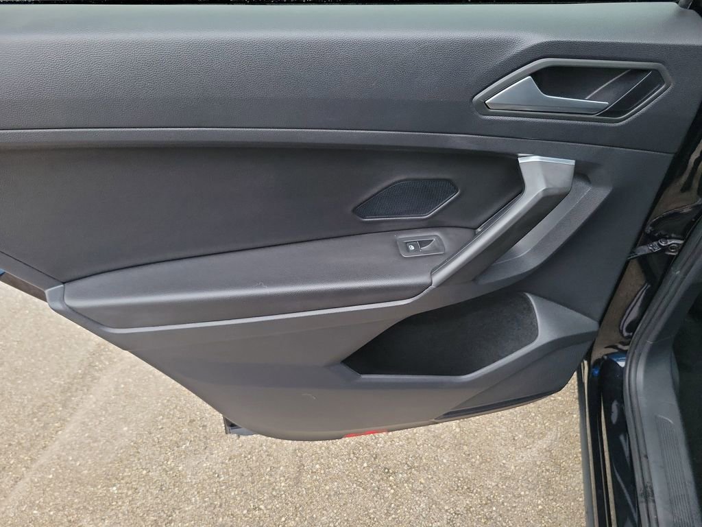 Certified 2021 Volkswagen Tiguan SE R-Line image 11