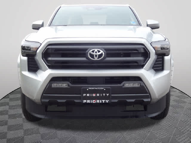 Used 2025 Toyota Tacoma SR5 AWD/4WD image 5