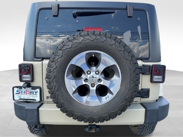 Used 2017 Jeep Wrangler Unlimited Sahara w/ Connectivity Group AWD/4WD image 32
