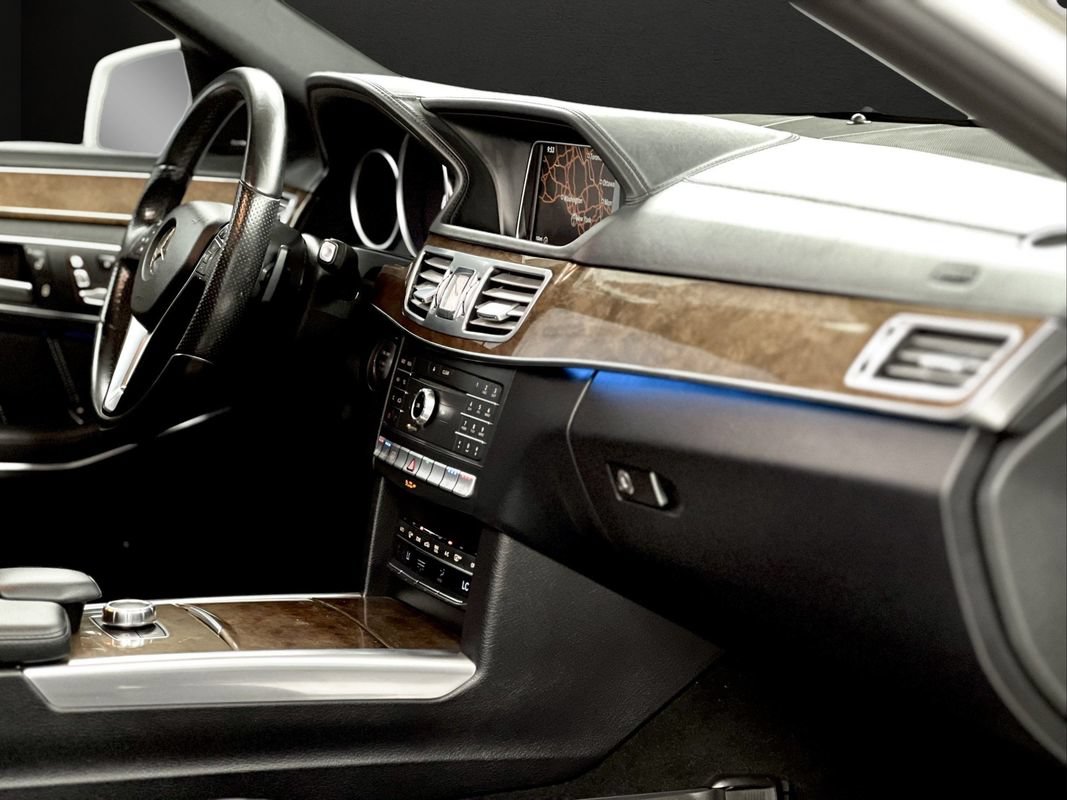 Used 2016 Mercedes-Benz E 400 4MATIC Sedan image 21