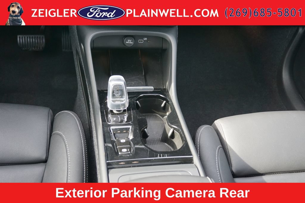 Used 2024 Volvo XC40 B5 Plus w/ Protection Package Premier AWD/4WD image 17
