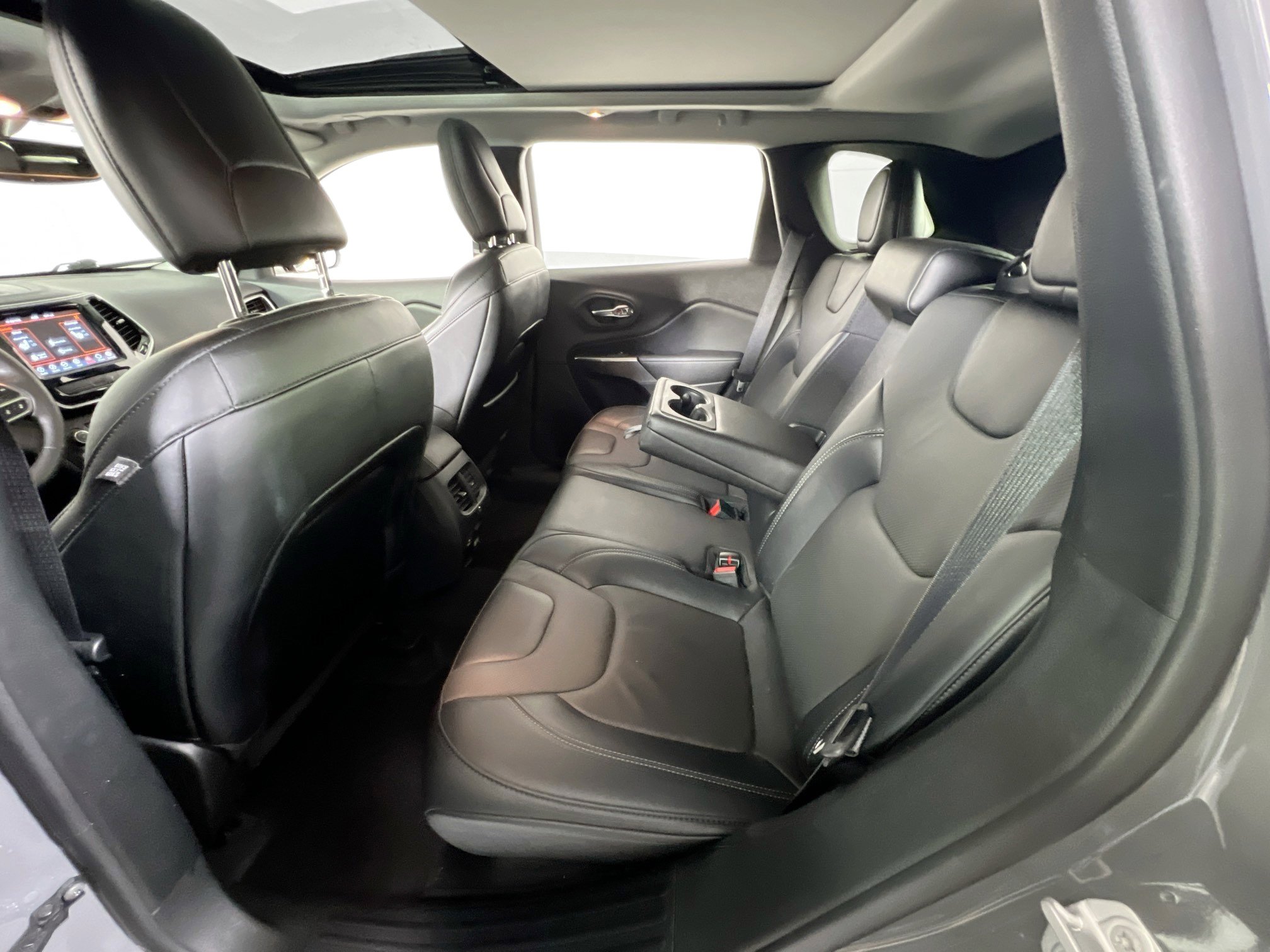 Used 2022 Jeep Cherokee Limited image 24